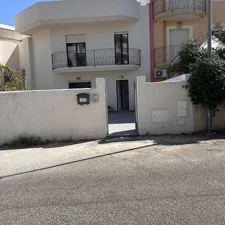 Detached That Sleeps 8 Dom wakacyjny Soverato Marina